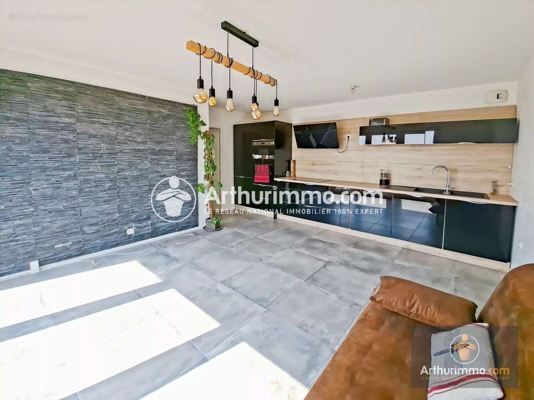 Appartement à SAINT-PIERRE-DU-PERRAY