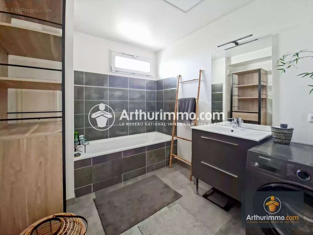 Appartement à SAINT-PIERRE-DU-PERRAY