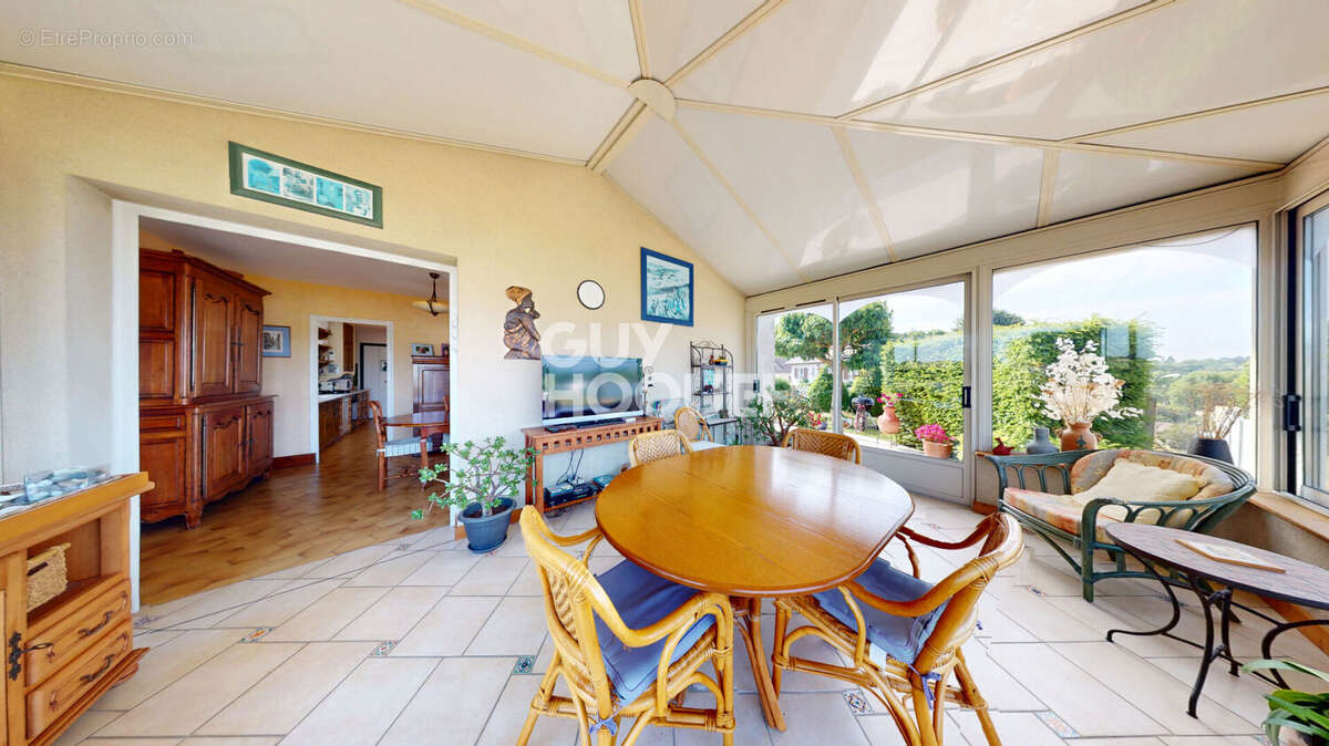 Maison à SAINT-CYR-SUR-LOIRE