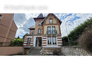 Maison à MONTEREAU-FAULT-YONNE