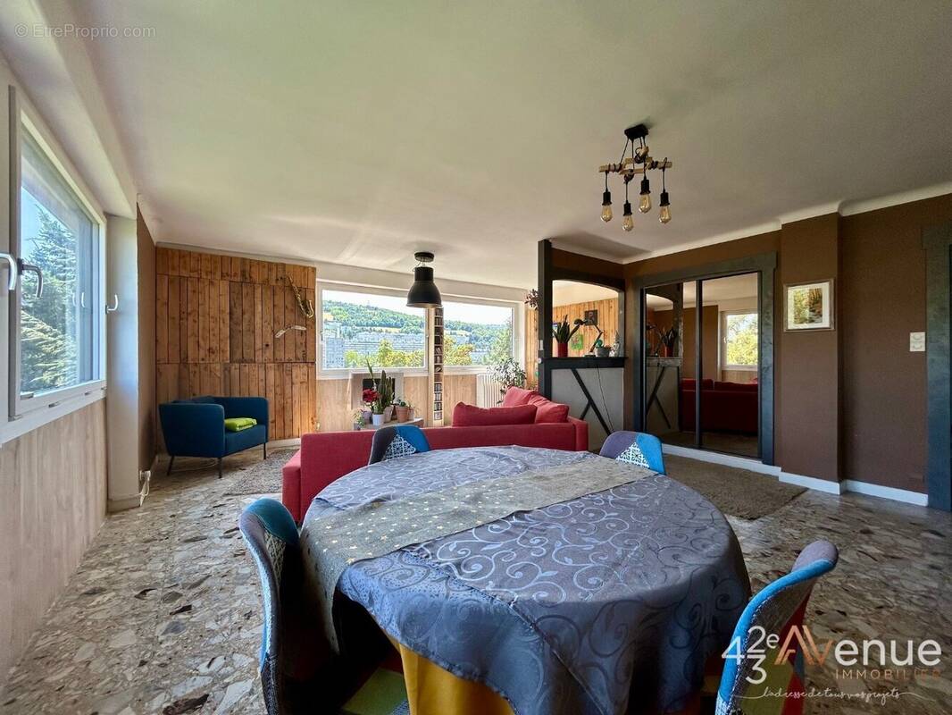 Appartement à SAINT-ETIENNE