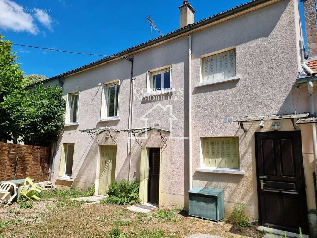 Appartement à VILLENEUVE-SUR-YONNE