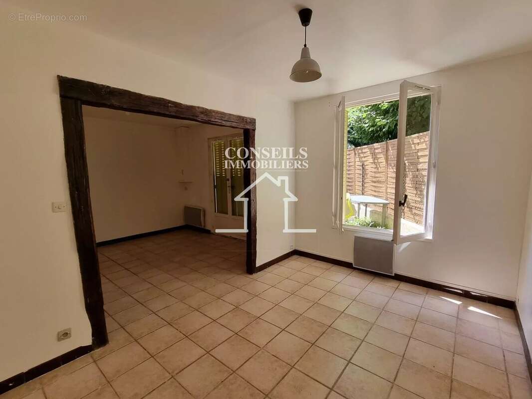 Appartement à VILLENEUVE-SUR-YONNE