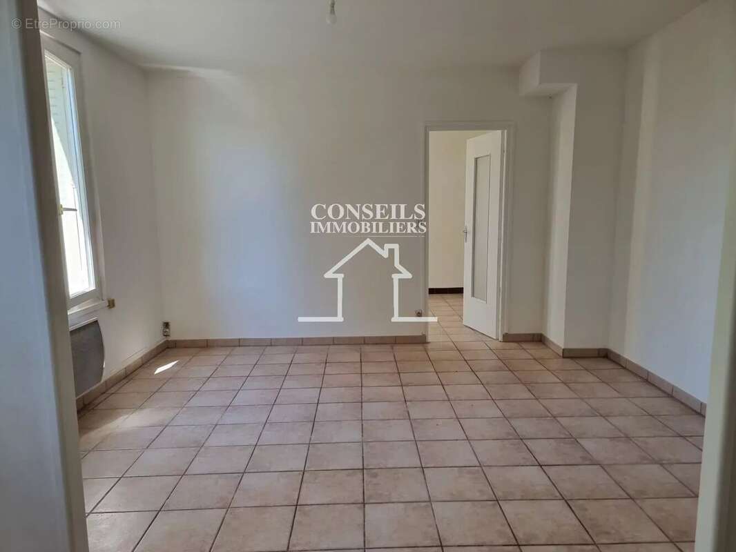 Appartement à VILLENEUVE-SUR-YONNE