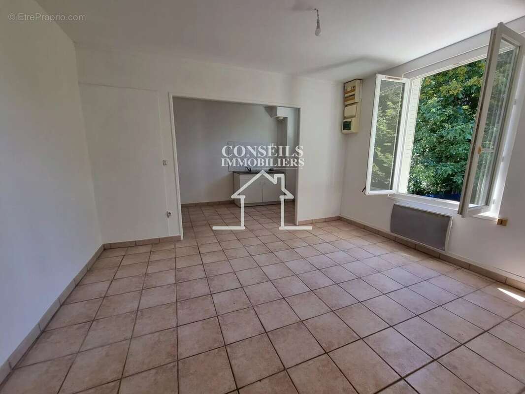 Appartement à VILLENEUVE-SUR-YONNE