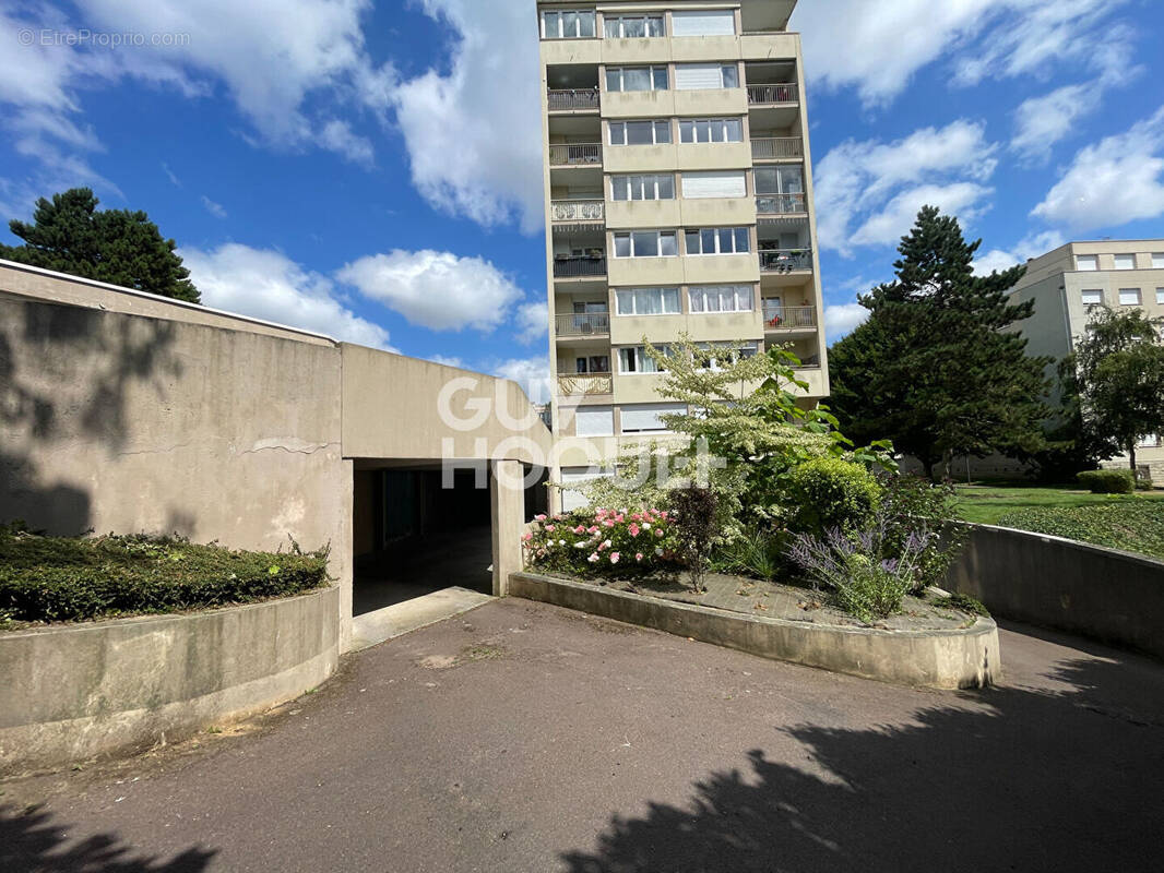 Parking à HEROUVILLE-SAINT-CLAIR
