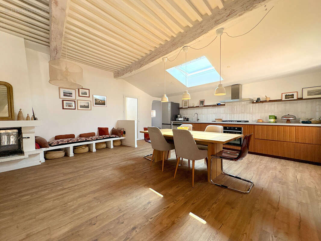 Maison à LA MOTTE-D&#039;AIGUES