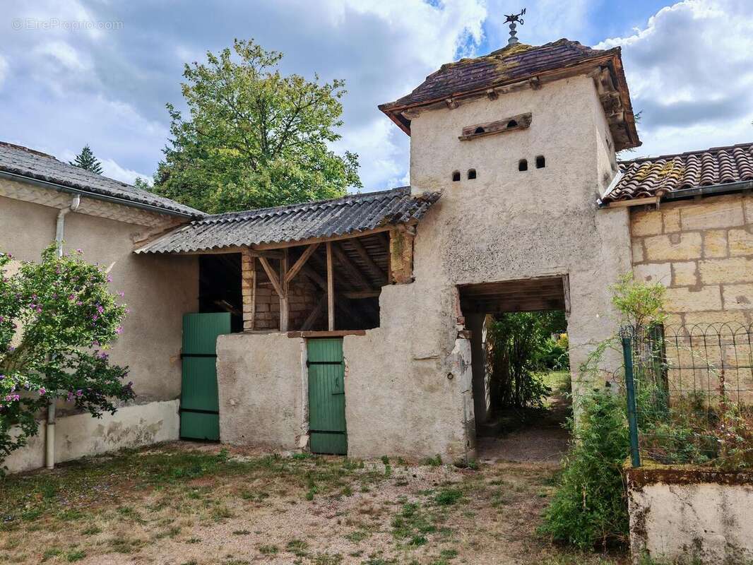IMG20250722175456 - Maison à SAVIGNAC-LES-EGLISES