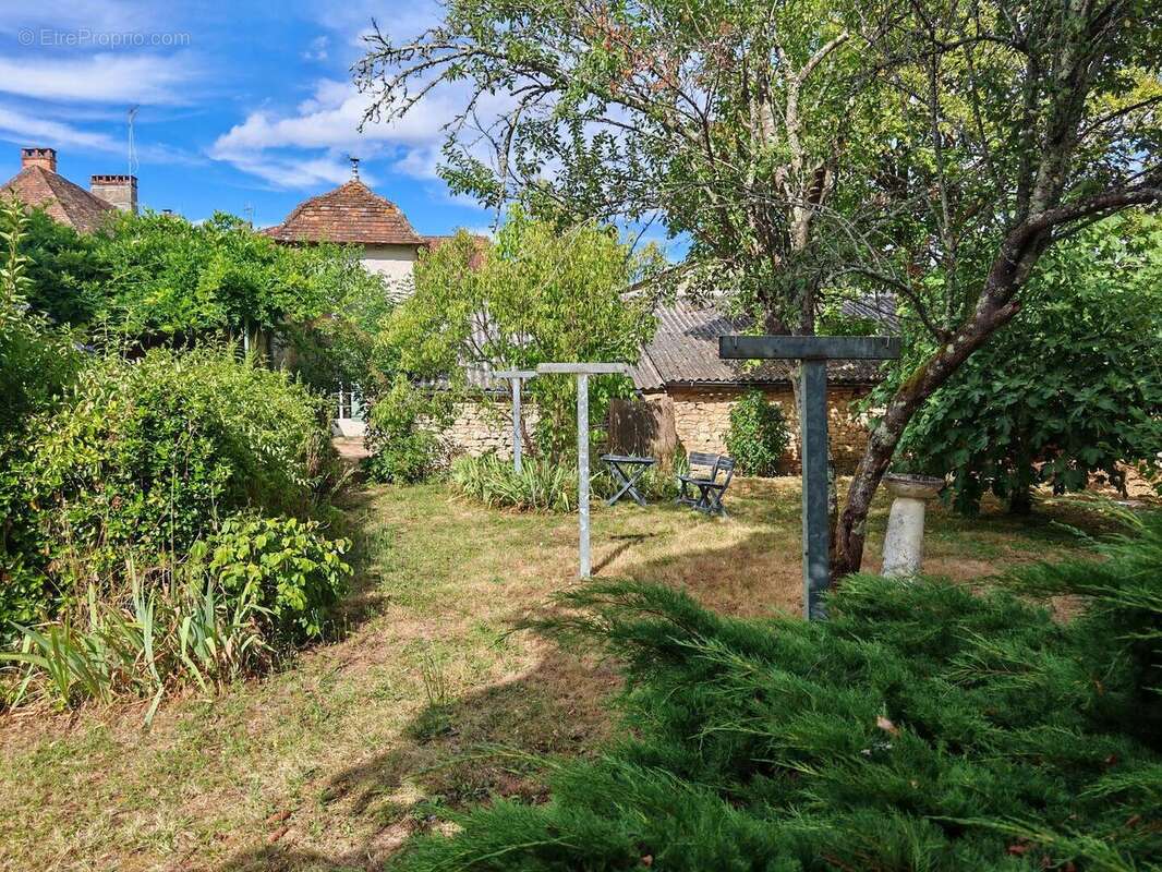 IMG20250722175720 - Maison à SAVIGNAC-LES-EGLISES