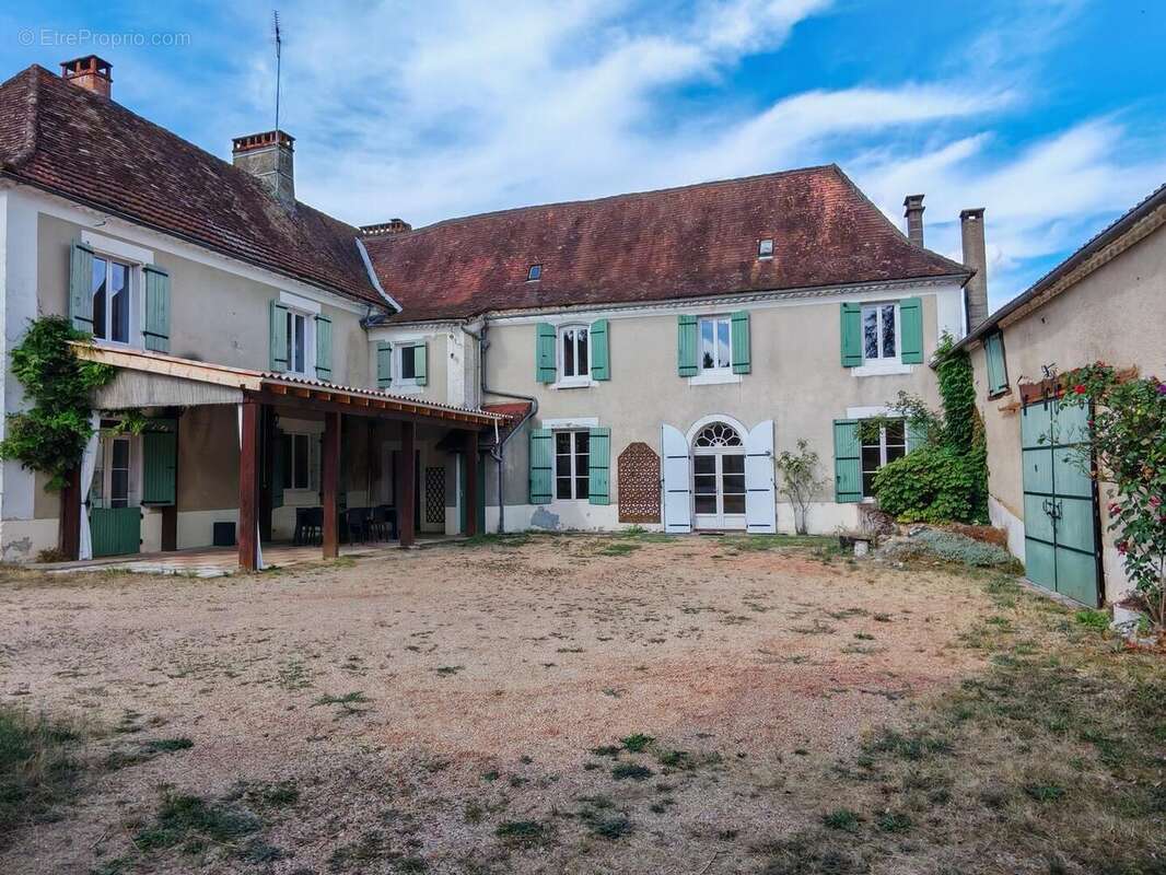 IMG20250722181350 - Maison à SAVIGNAC-LES-EGLISES