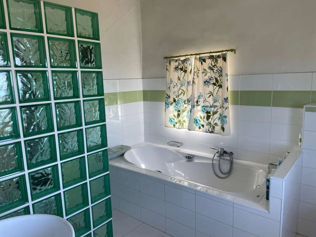 Maison à BERRE-LES-ALPES