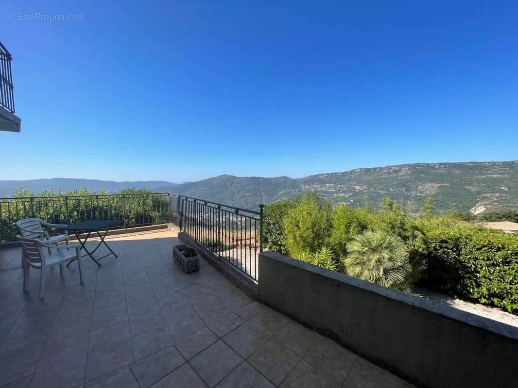 Maison à BERRE-LES-ALPES