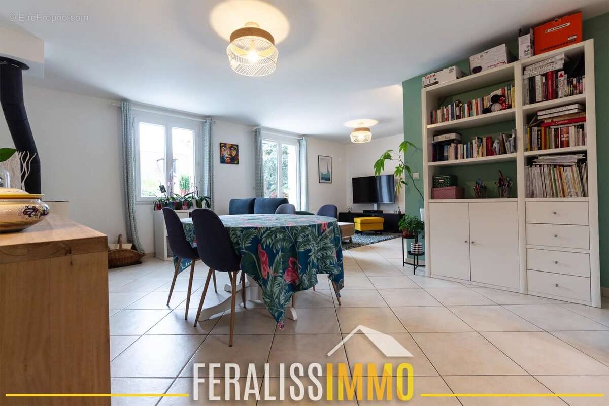 Maison à NEUVILLE-SUR-OISE