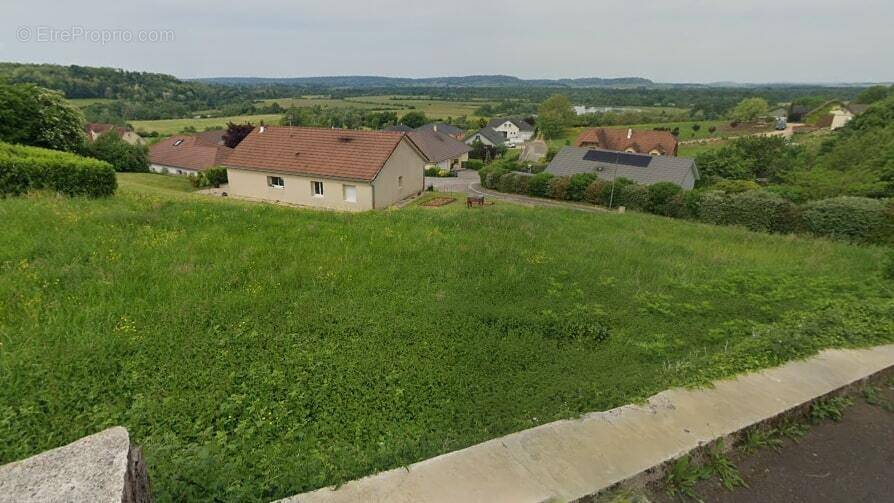 Terrain à FLEUREY-LES-FAVERNEY