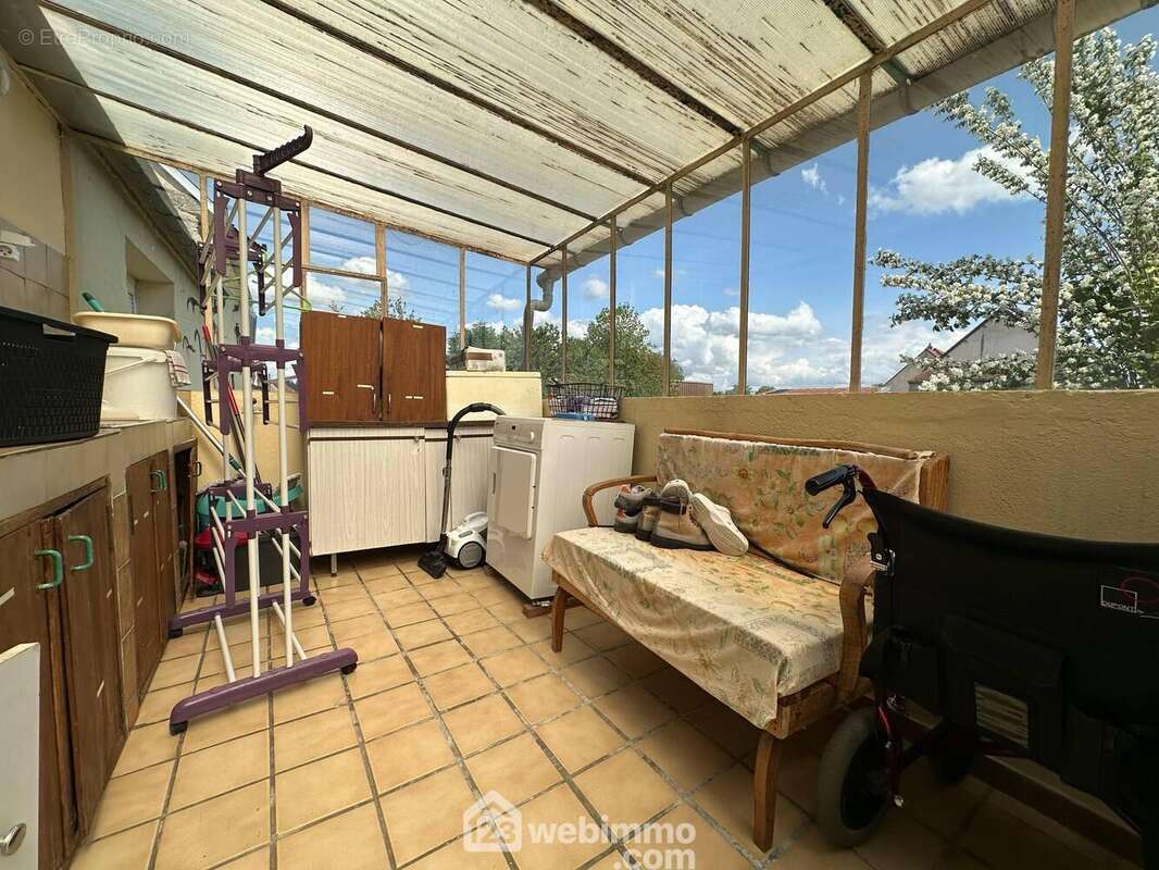 L&#039;entrée par une véranda de 12 m² distribue ... - Maison à ATHIES-SOUS-LAON