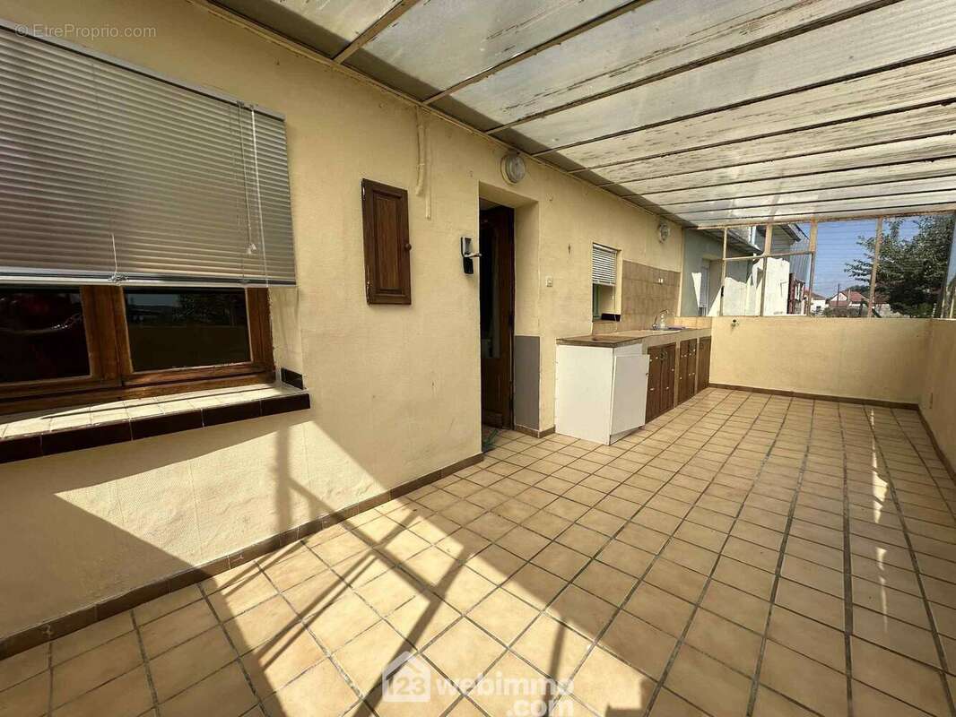 L&#039;entrée par une véranda de 12 m² - Maison à ATHIES-SOUS-LAON