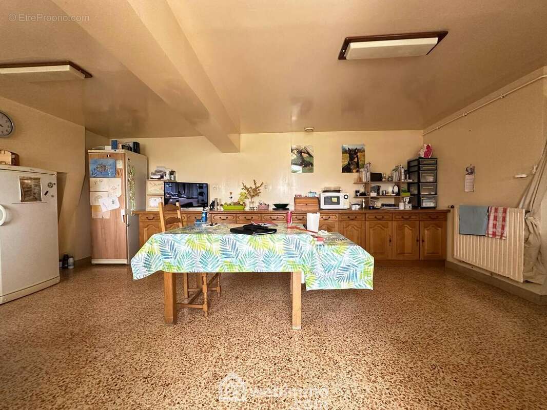 la cuisine spacieuse de 25 m² - Maison à ATHIES-SOUS-LAON