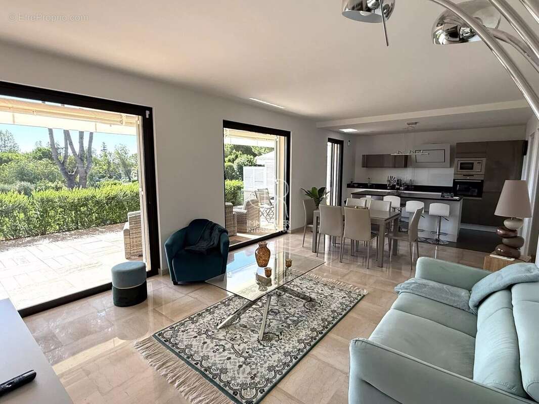 Appartement à VILLENEUVE-LOUBET