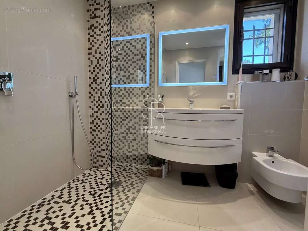 Appartement à VILLENEUVE-LOUBET