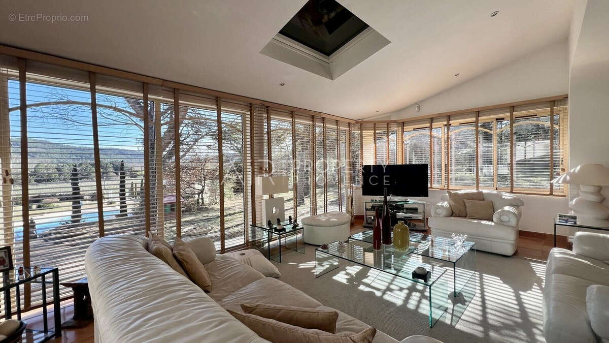 AIR Property Provence - Maison à ROGNES