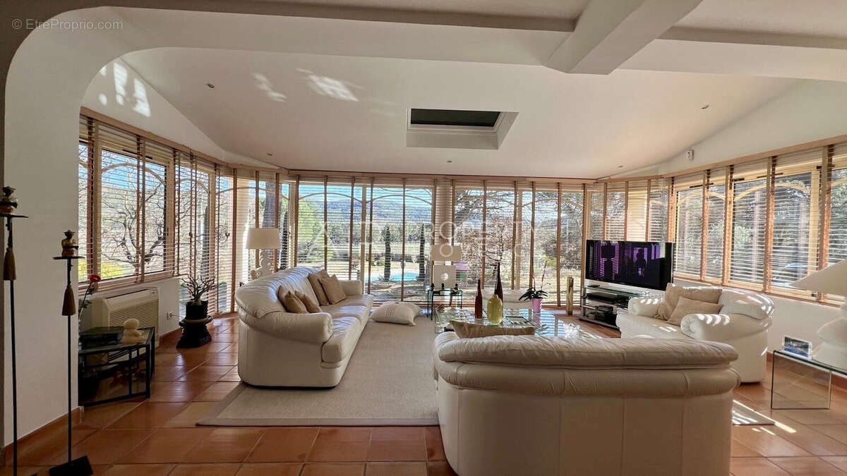 AIR Property Provence - Maison à ROGNES