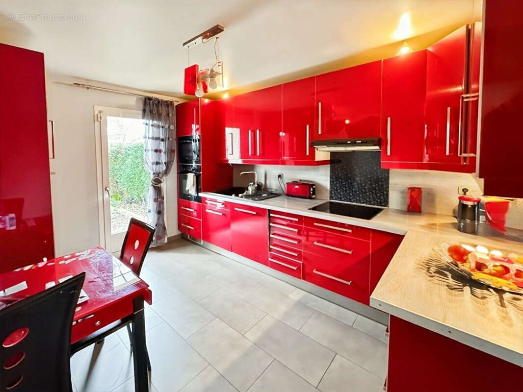 Maison à SAVIGNY-LE-TEMPLE