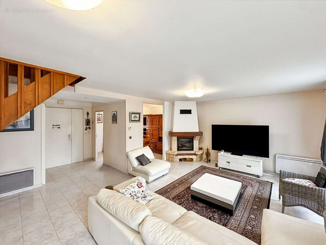 Maison à SAVIGNY-LE-TEMPLE