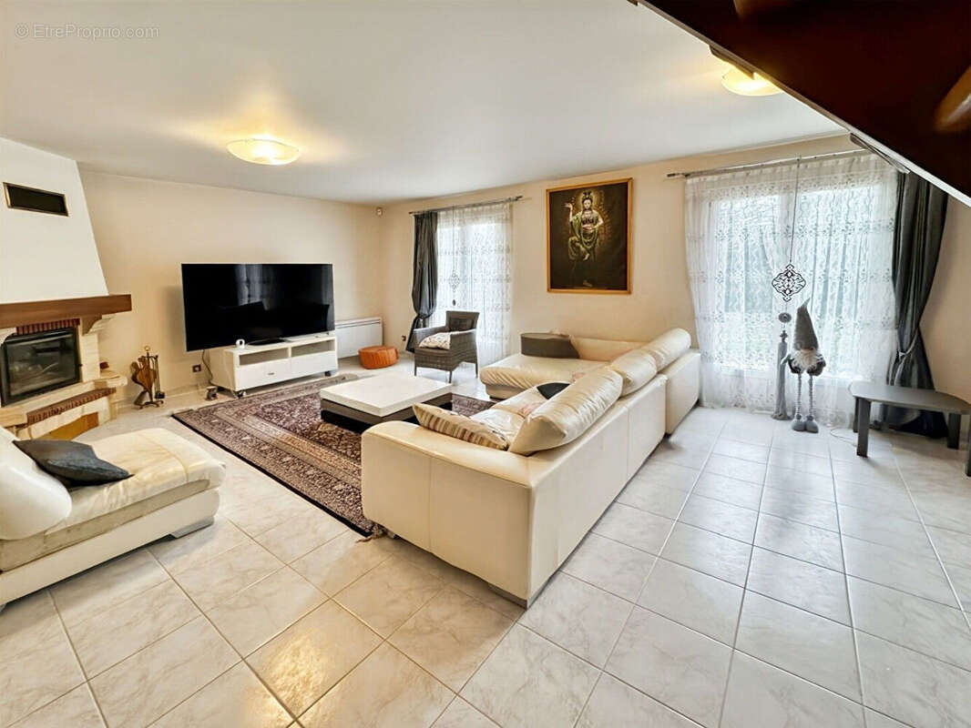 Maison à SAVIGNY-LE-TEMPLE