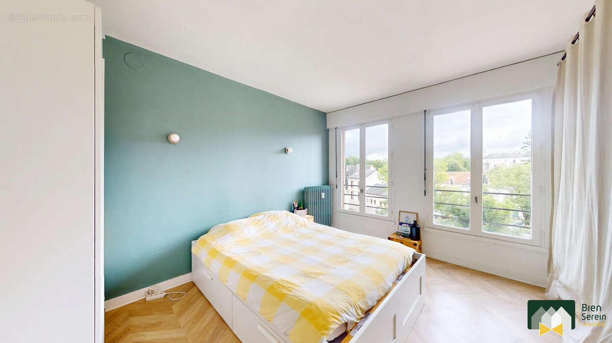 Chambre 1 - Appartement à CHARTRES