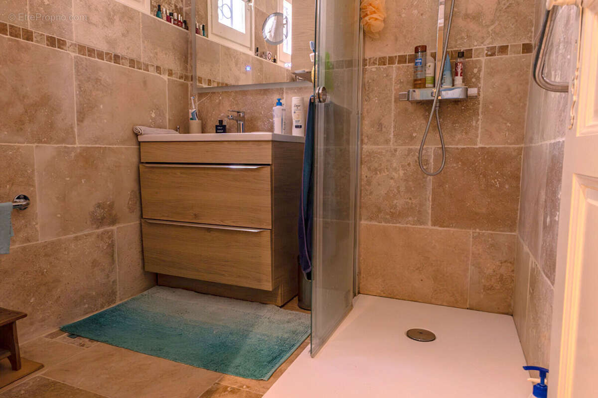 Maison à LA ROQUEBRUSSANNE