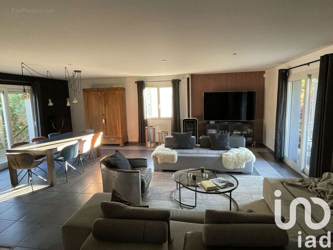 Photo 2 - Maison à LA CHAPELLE-DE-LA-TOUR