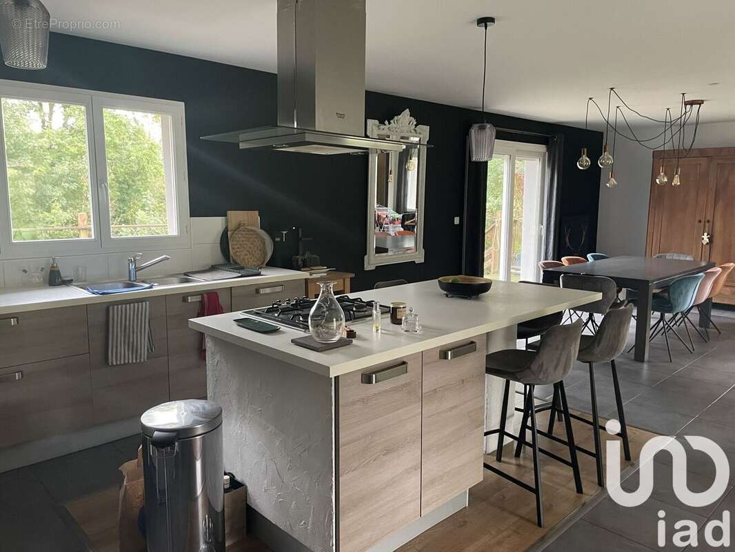 Photo 4 - Maison à LA CHAPELLE-DE-LA-TOUR