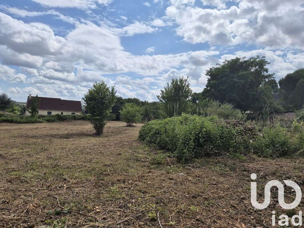 Photo 3 - Terrain à LAROCHE-SAINT-CYDROINE