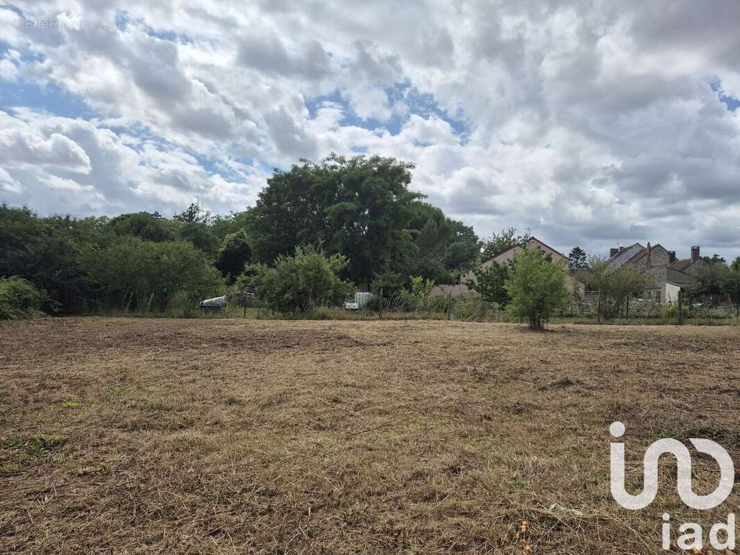 Photo 5 - Terrain à LAROCHE-SAINT-CYDROINE