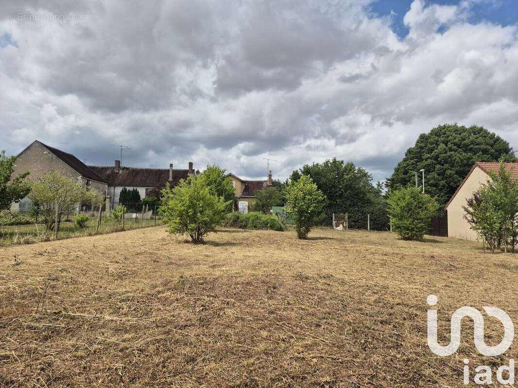 Photo 8 - Terrain à LAROCHE-SAINT-CYDROINE