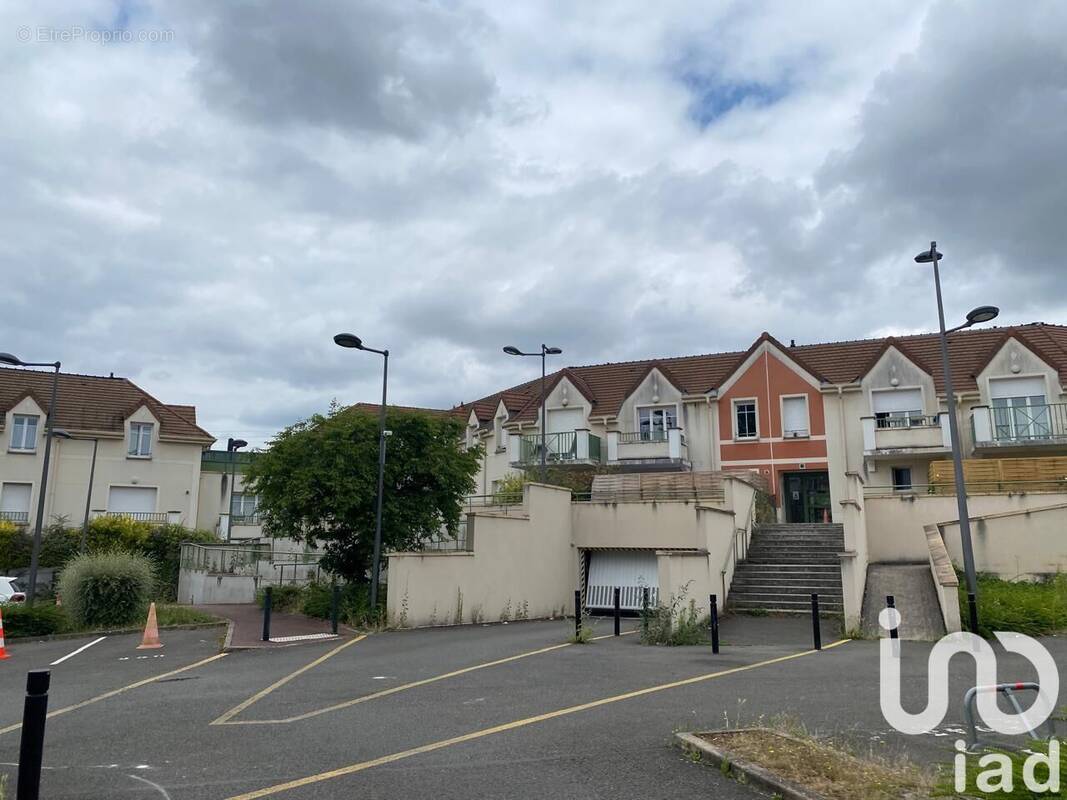 Photo 1 - Parking à PERSAN