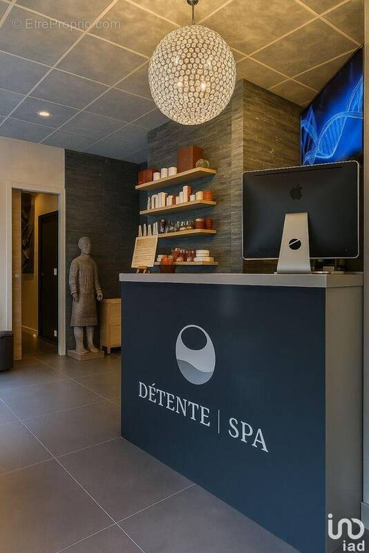 Photo 1 - Commerce à LE VESINET