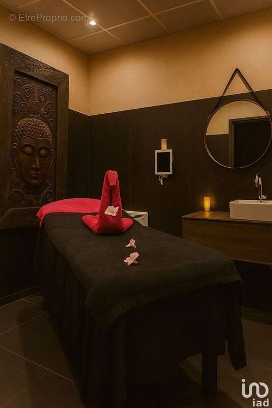 Photo 2 - Commerce à LE VESINET