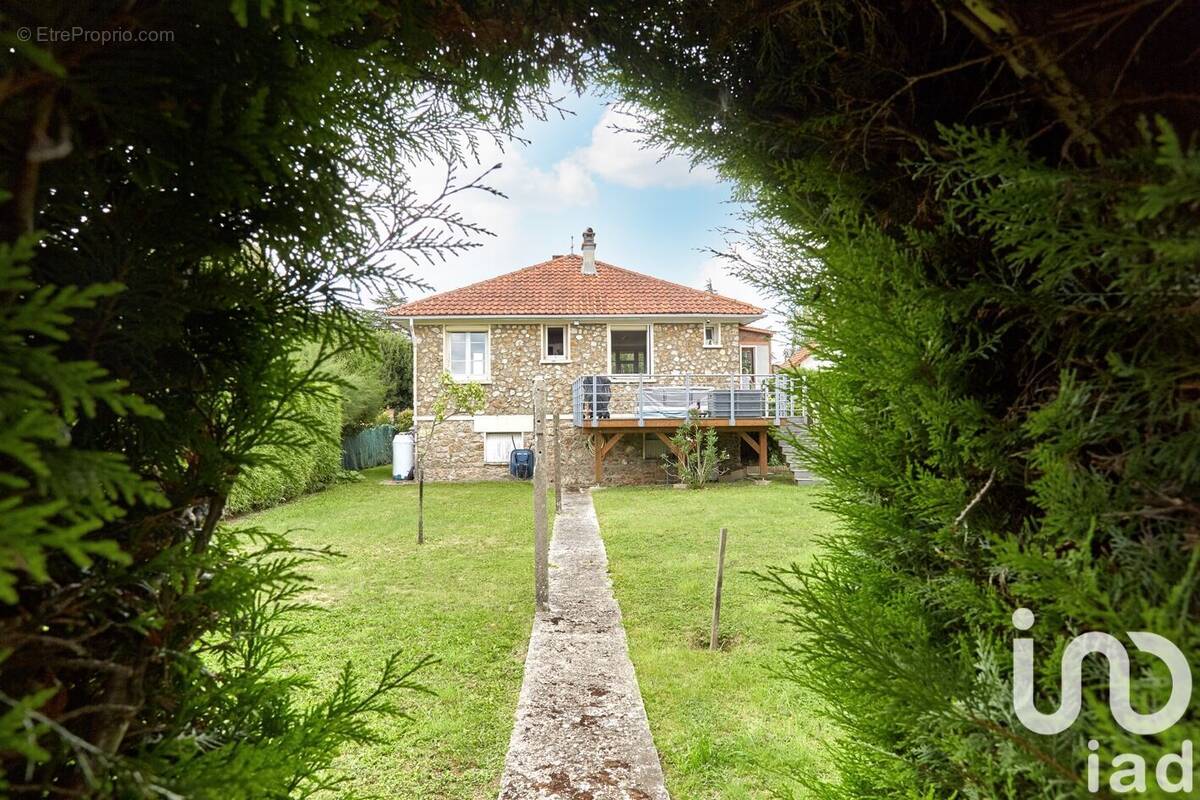 Photo 1 - Maison à TOUSSUS-LE-NOBLE