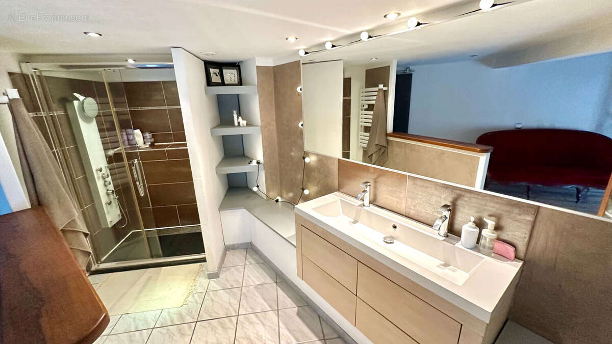 Appartement à ALTHEN-DES-PALUDS