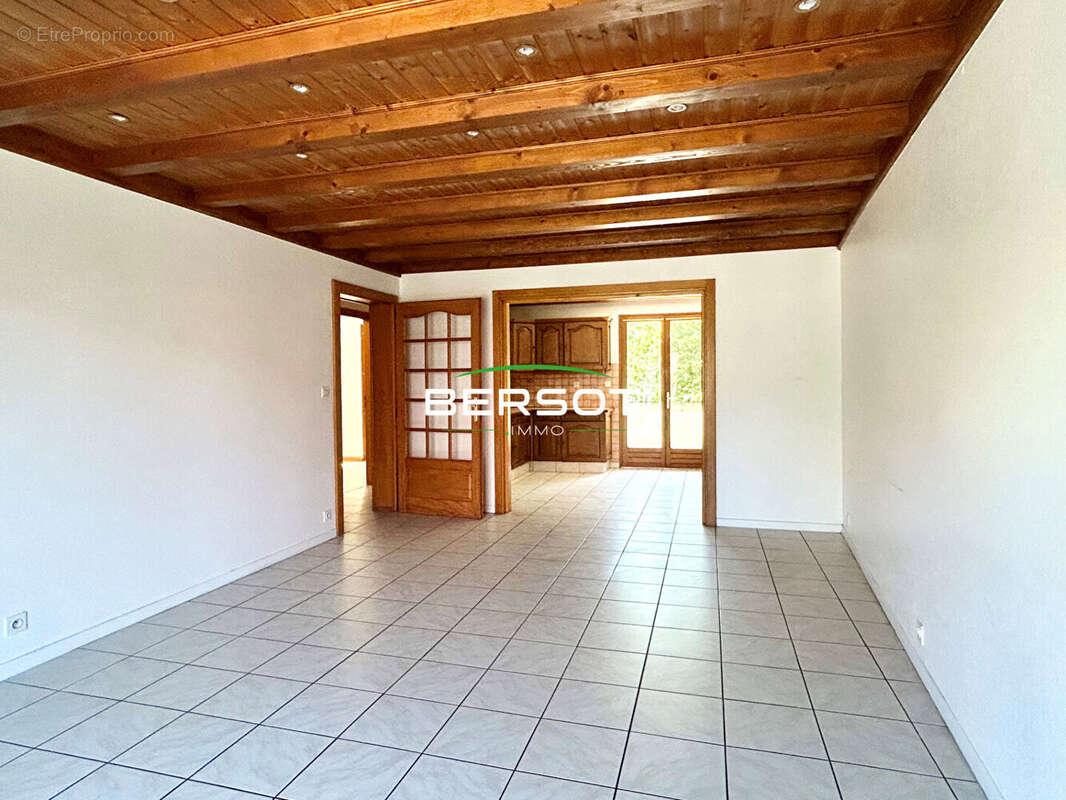 Appartement à CHAMPANGES