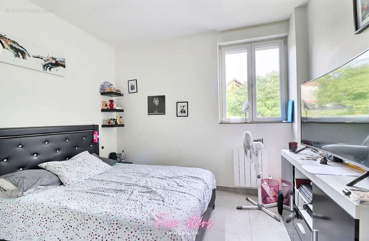 Maison à AUDUN-LE-ROMAN