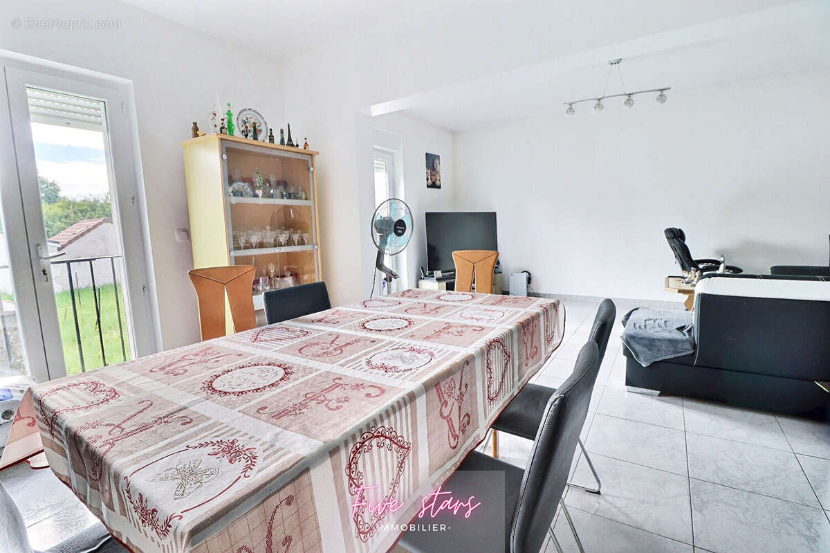 Maison à AUDUN-LE-ROMAN