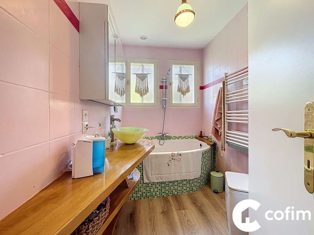 Salle de bain du T4 - Maison à LOURDES