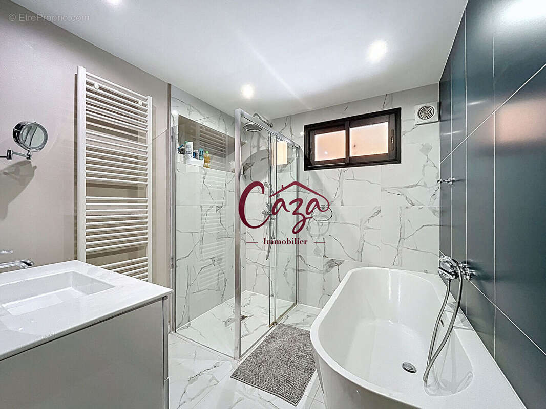 Maison à CAMBLANES-ET-MEYNAC