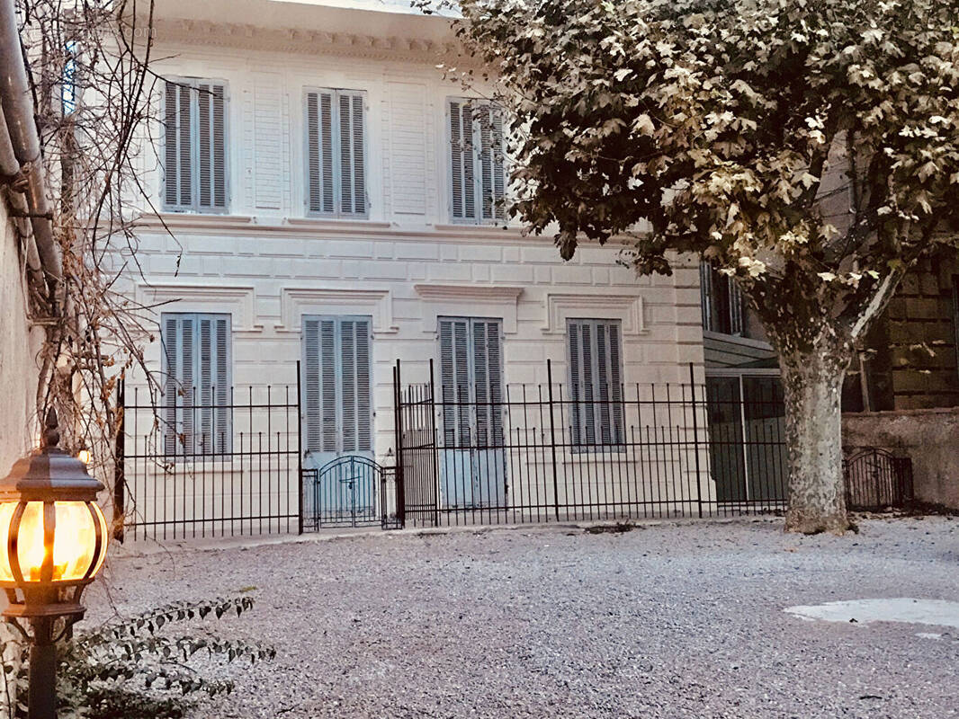 Appartement à MARSEILLE-4E