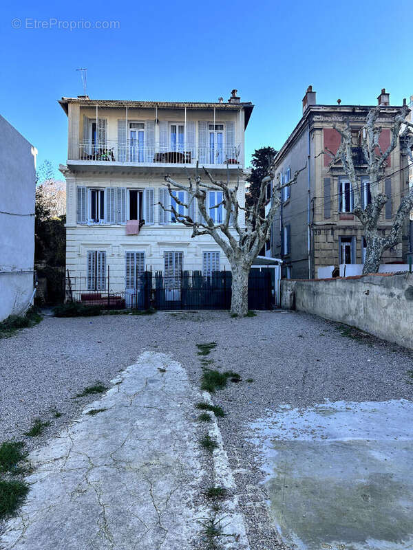 Appartement à MARSEILLE-4E