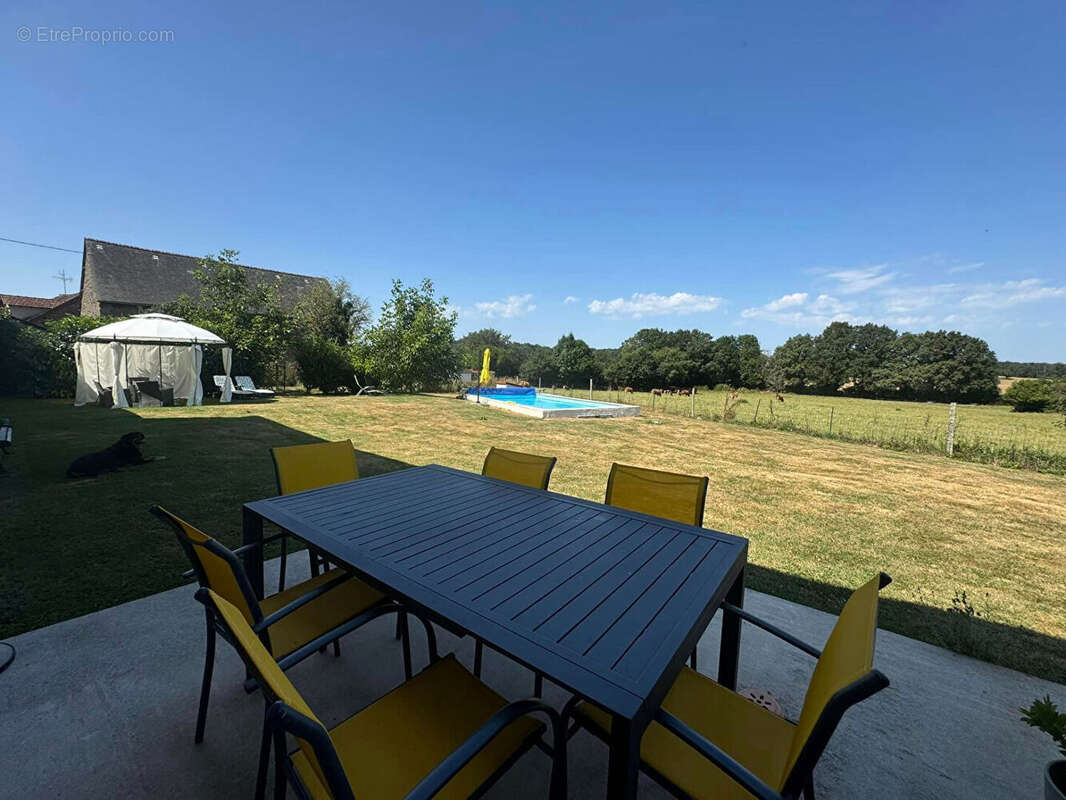 Maison à SAINT-PRIEST-LA-PLAINE