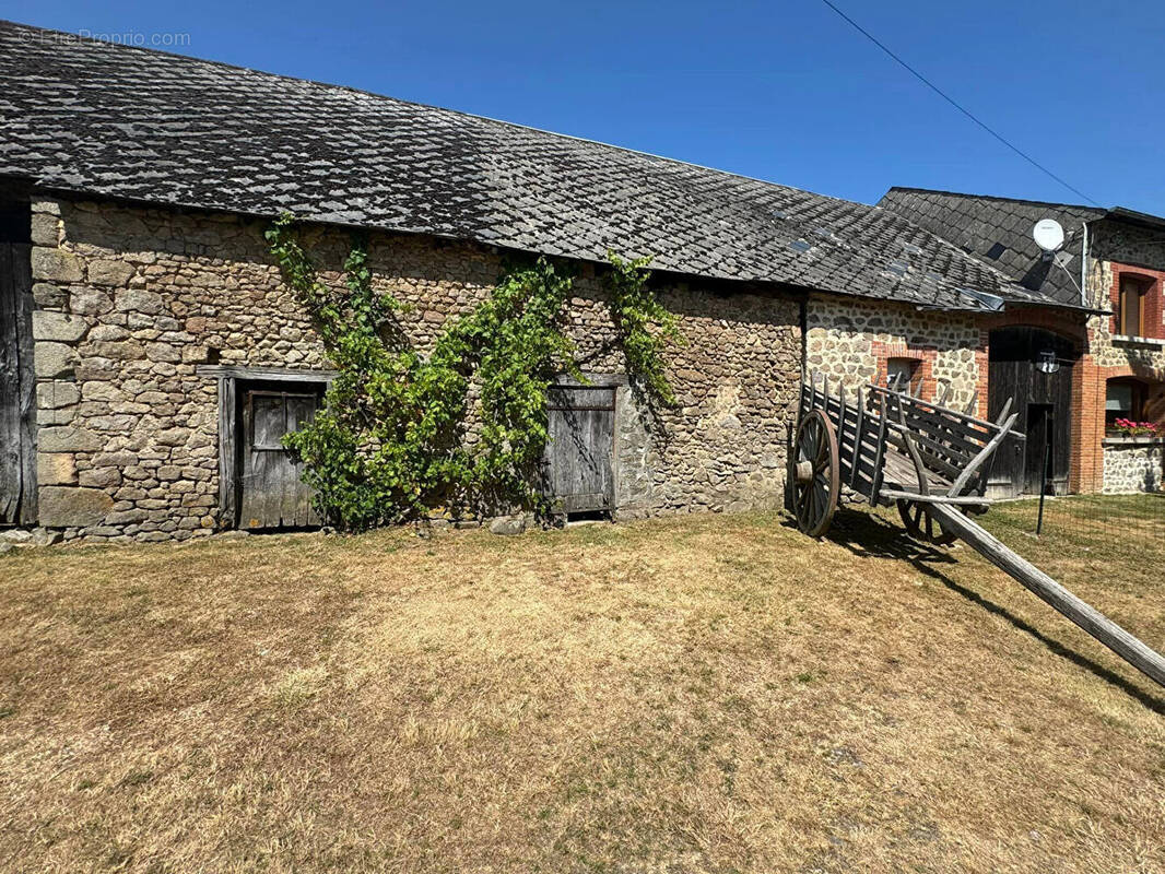 Maison à SAINT-PRIEST-LA-PLAINE