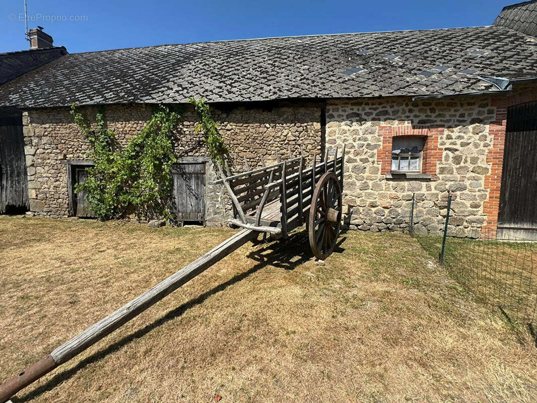 Maison à SAINT-PRIEST-LA-PLAINE